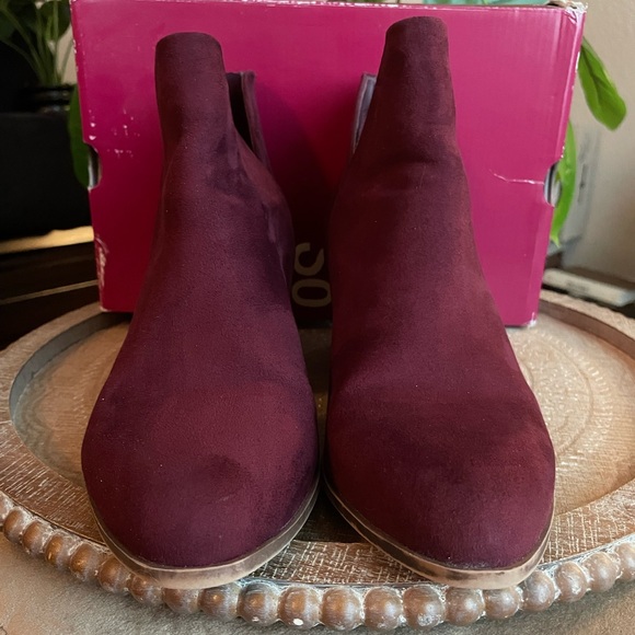 SO Burgundy Booties Sz10 - Picture 2 of 9